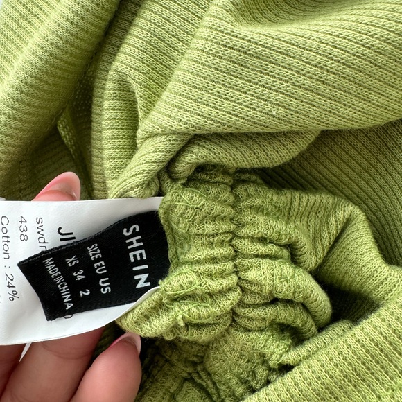 Green Dress - Picture 2 of 2